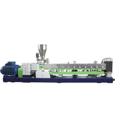 Co Rotating Twin Screw Extruder สายพลาสติก Pelletizing สําหรับการผสมและการปรับปรุง